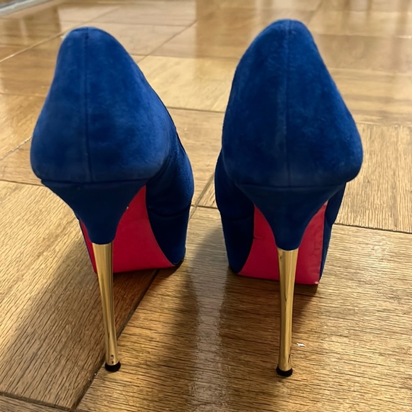 Betsey Johnson Giselle Blue Suede Heels with Hot Pink Sole - Picture 4 of 7